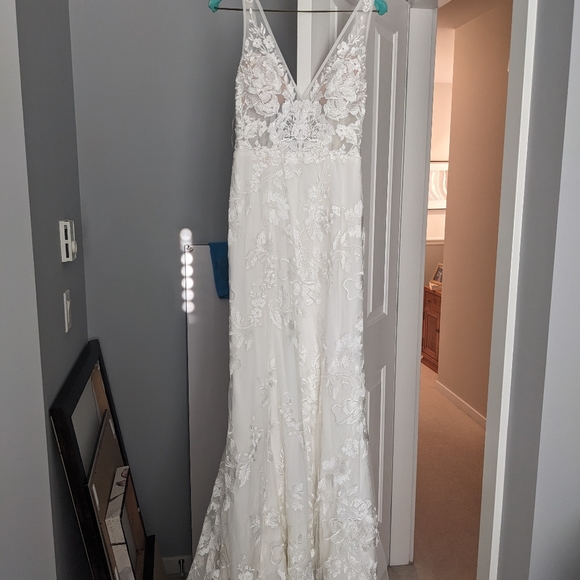 Made With Love Stevie Wedding Dress - Picture 8 of 11